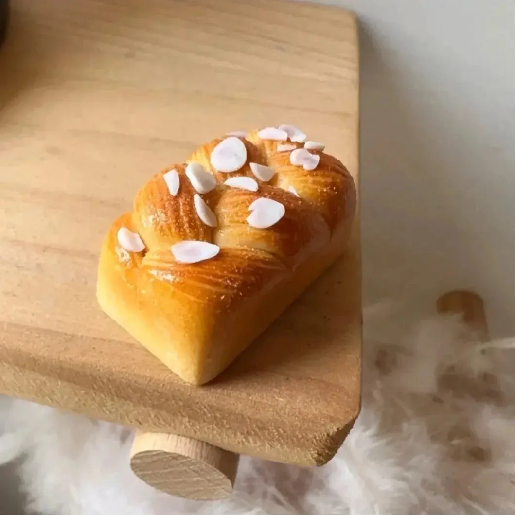 Small Bread Keycaps - Lovesickdoe